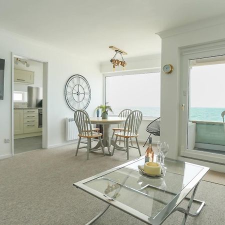 Tides - Beach Front Apartment In Bracklesham Bay Чичестър Екстериор снимка