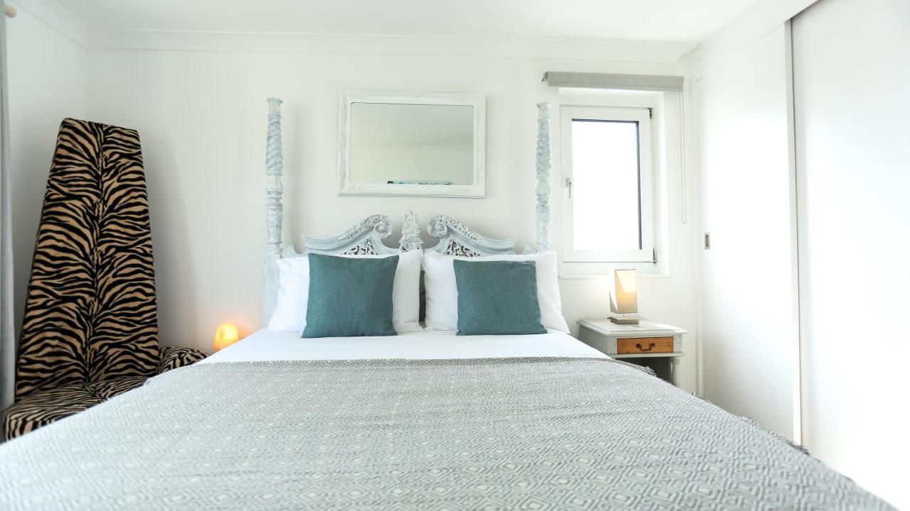 Tides - Beach Front Apartment In Bracklesham Bay Чичестър Екстериор снимка