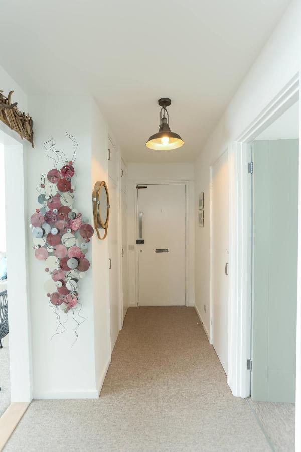 Tides - Beach Front Apartment In Bracklesham Bay Чичестър Екстериор снимка